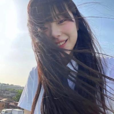 女孩向前冲